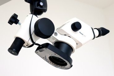 ZEISS Stemi 355 Mikroskop-Set mit Flexi Tischstativ, Ringeuchte und Kabelkanal 