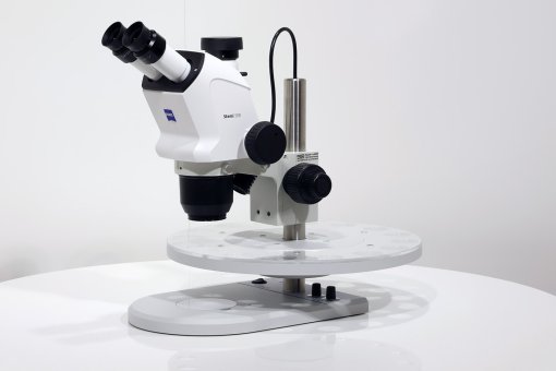 Stereomikroskop Stemi 508 trino mit MikstaLED 16x-Objektträger 