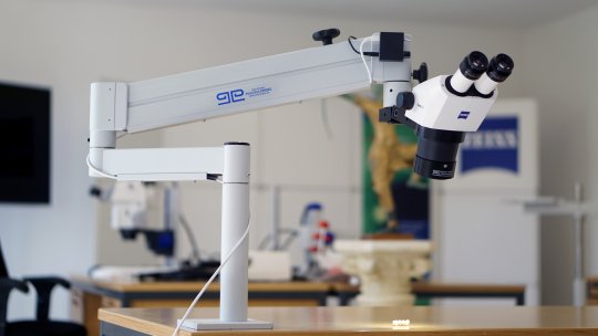 ZEISS Stemi 508 doc Mikroskop mit P+L Flexi Tischstativ A, Senkrecht-Beleuchtung & Kamera 