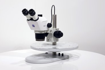 Stereomikroskop ZEISS Stemi 305 trino mit MikstaLED mit 16x-Objektträger 