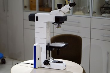 ZEISS Mikroskop Axioscope 5 mit zusätzlicher Probenraumerweiterung 
