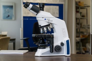 Axio Lab.A1 Durchlichtmikroskop mit Phasenkontrast und Dunkelfeld 