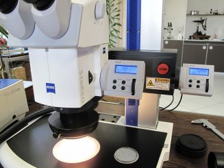 Stereomikroskop SteREO Discovery.V12 mit Fokusmotor, SYCOP Steuerung und ohne Beleuchtung 