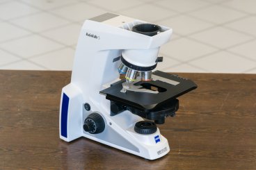 Mikroskop Stativ Axiolab 5, DL, 5x H kodiert, Kreuztissch 75x50 R 